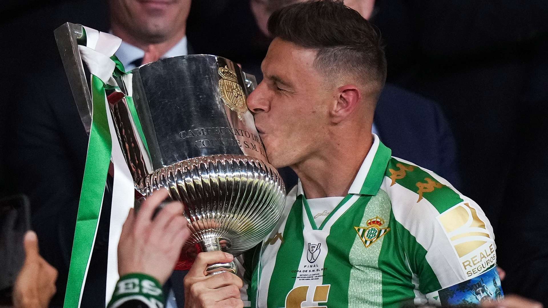 尤其是在决 尤其是在决